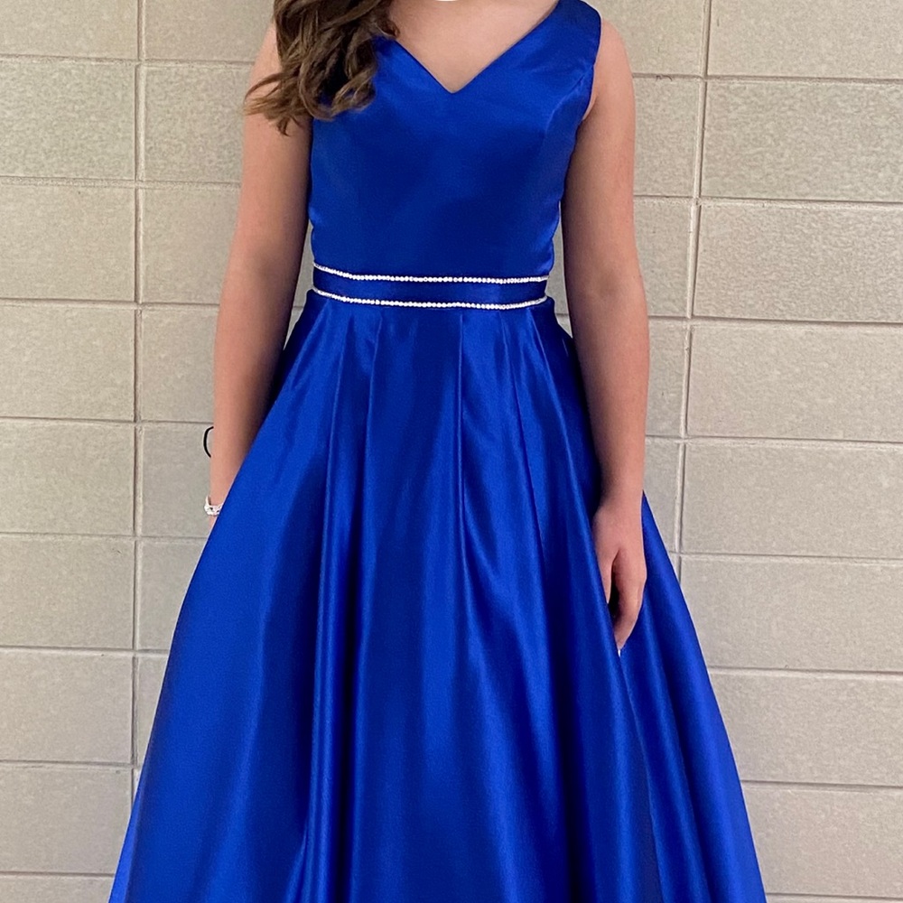 V-neck Royal Blue Long Satin Gown with Pockets